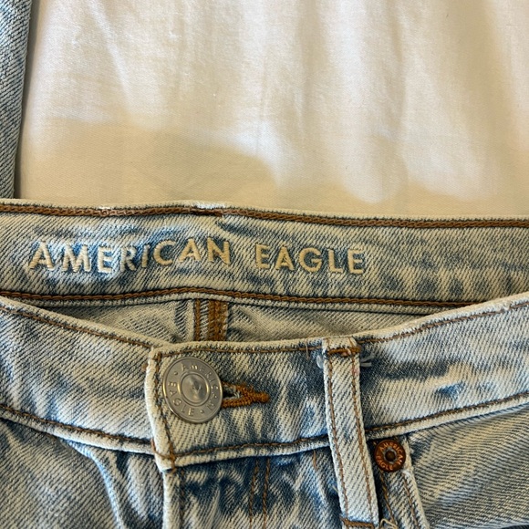 American Eagle light wash jeans - Picture 2 of 4